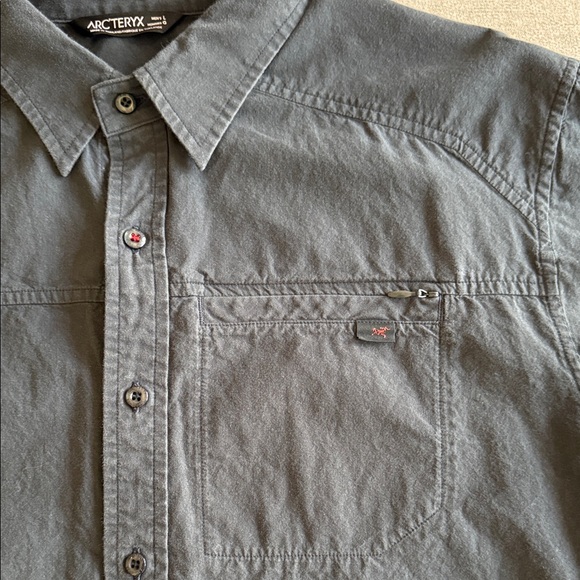 Arc'teryx Men's Black Casual Button Down Shirt - Picture 3 of 5